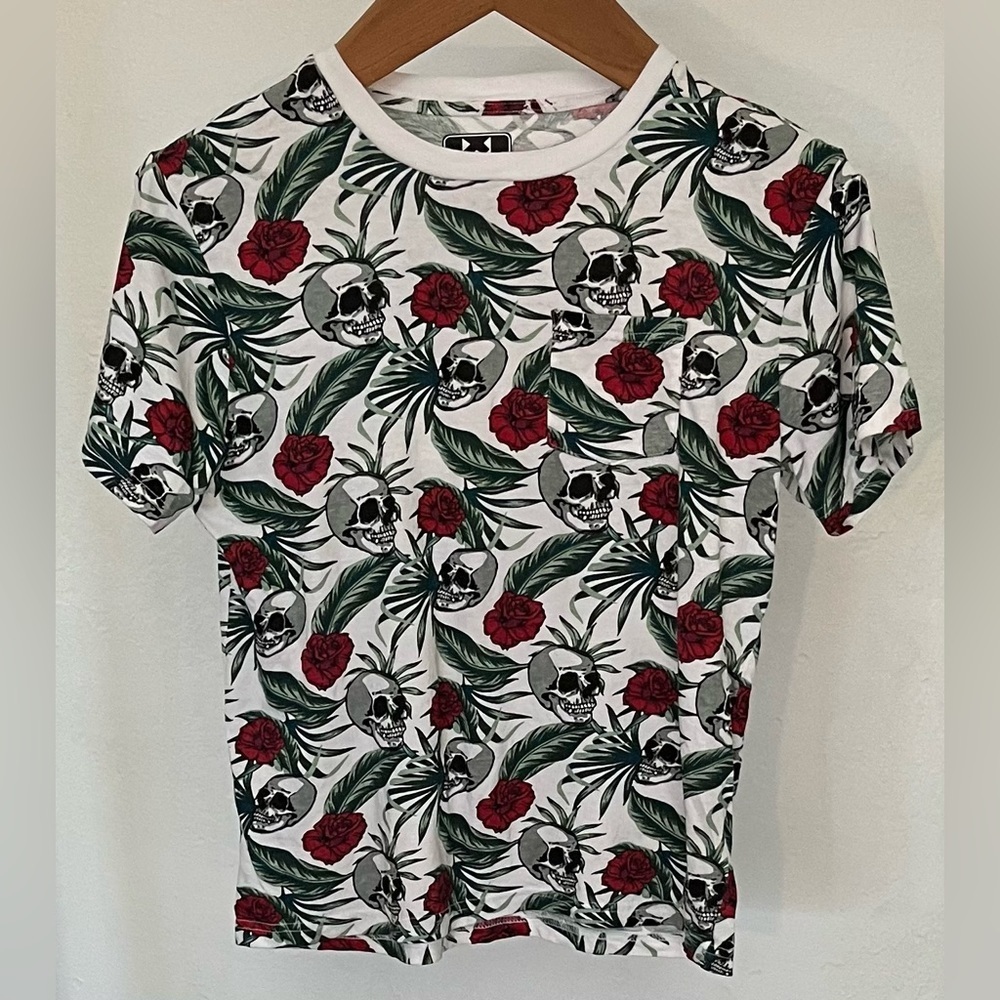 WXYZ White Skull & Roses Short Sleeve Junior Boy’s Shirt Medium